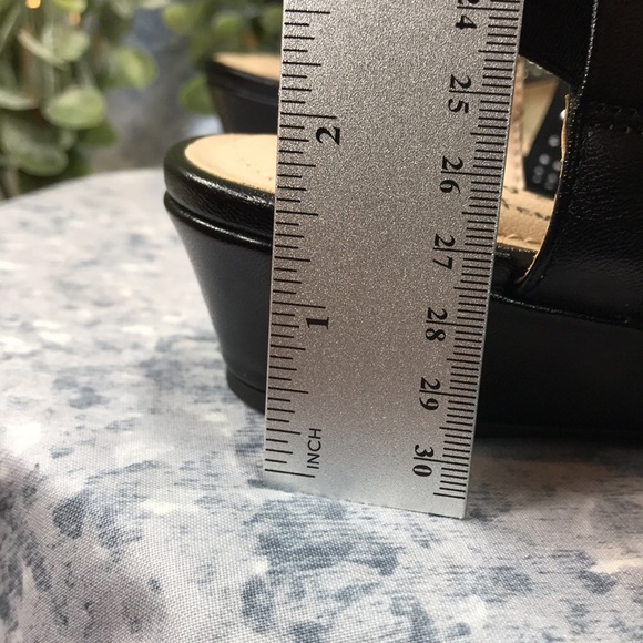 Life Stride Yara Black Strappy Embellished 1.5” Wedge Heels WMS 8.5M🖤Like NEW🖤 - Picture 10 of 13